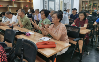 短视频制作老年 老年大学开“智能手机课“爆火：这个副业门槛低，操作思路拆解