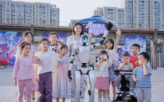 酷玩小科技 7天2万余人！杭州首个AI机器人酷玩乐园解锁科技文旅消费新思路